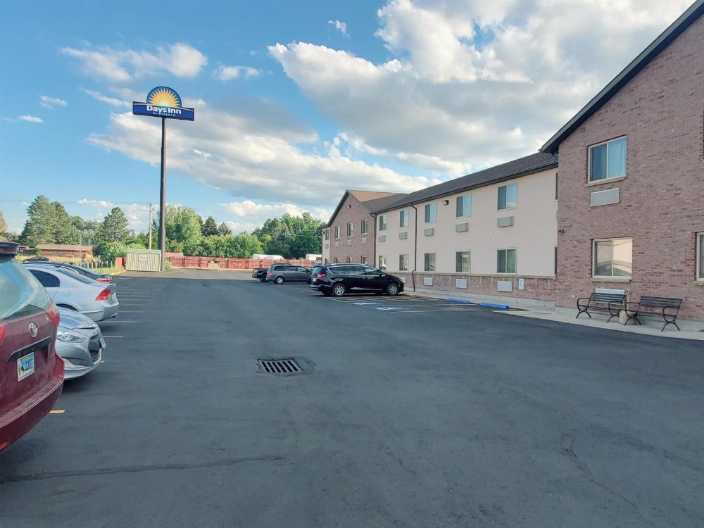 Days Inn by Wyndham Sheridan Main image